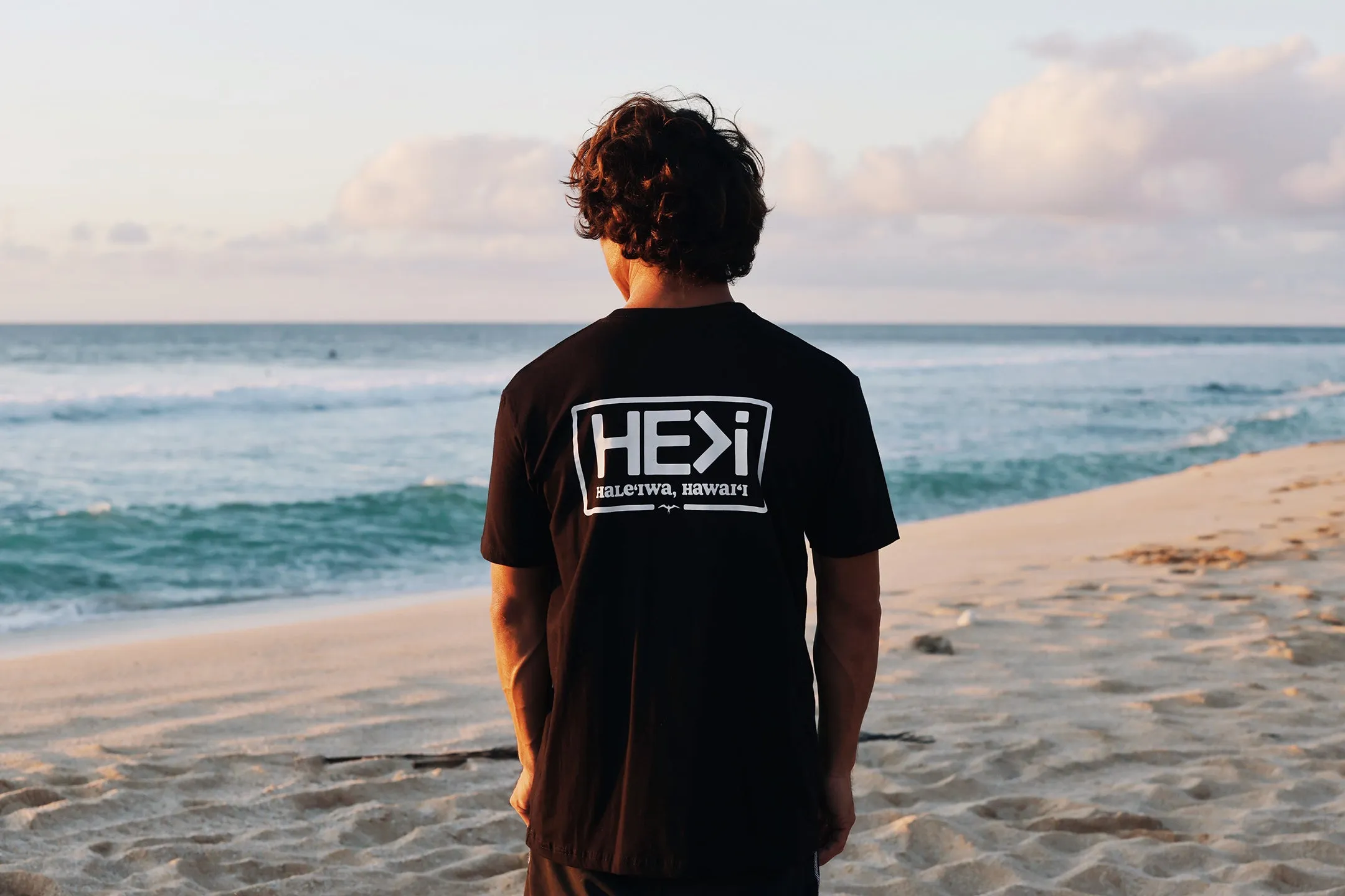 BOARD TEE IN BLACK