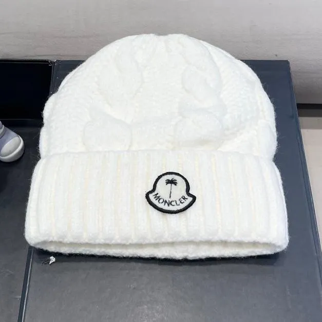 CABLE-KNIT BEANIE HAT IN WHITE WOOL 438141