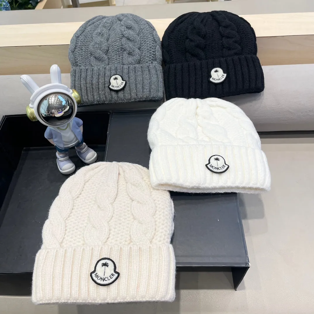 CABLE-KNIT BEANIE HAT IN WHITE WOOL 438141