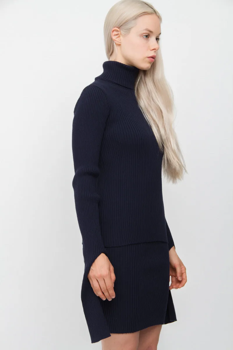 EXAGERRATED SLEEVE SWEATER TOP