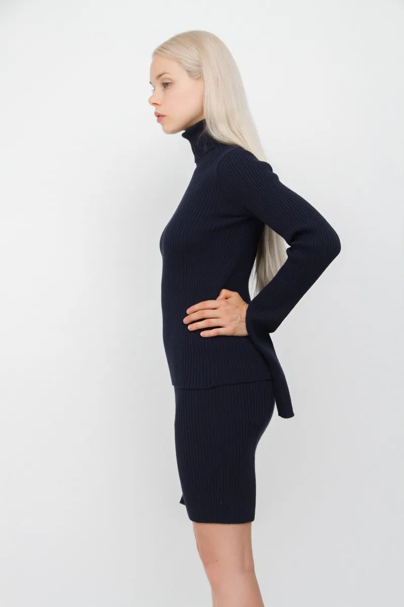 EXAGERRATED SLEEVE SWEATER TOP