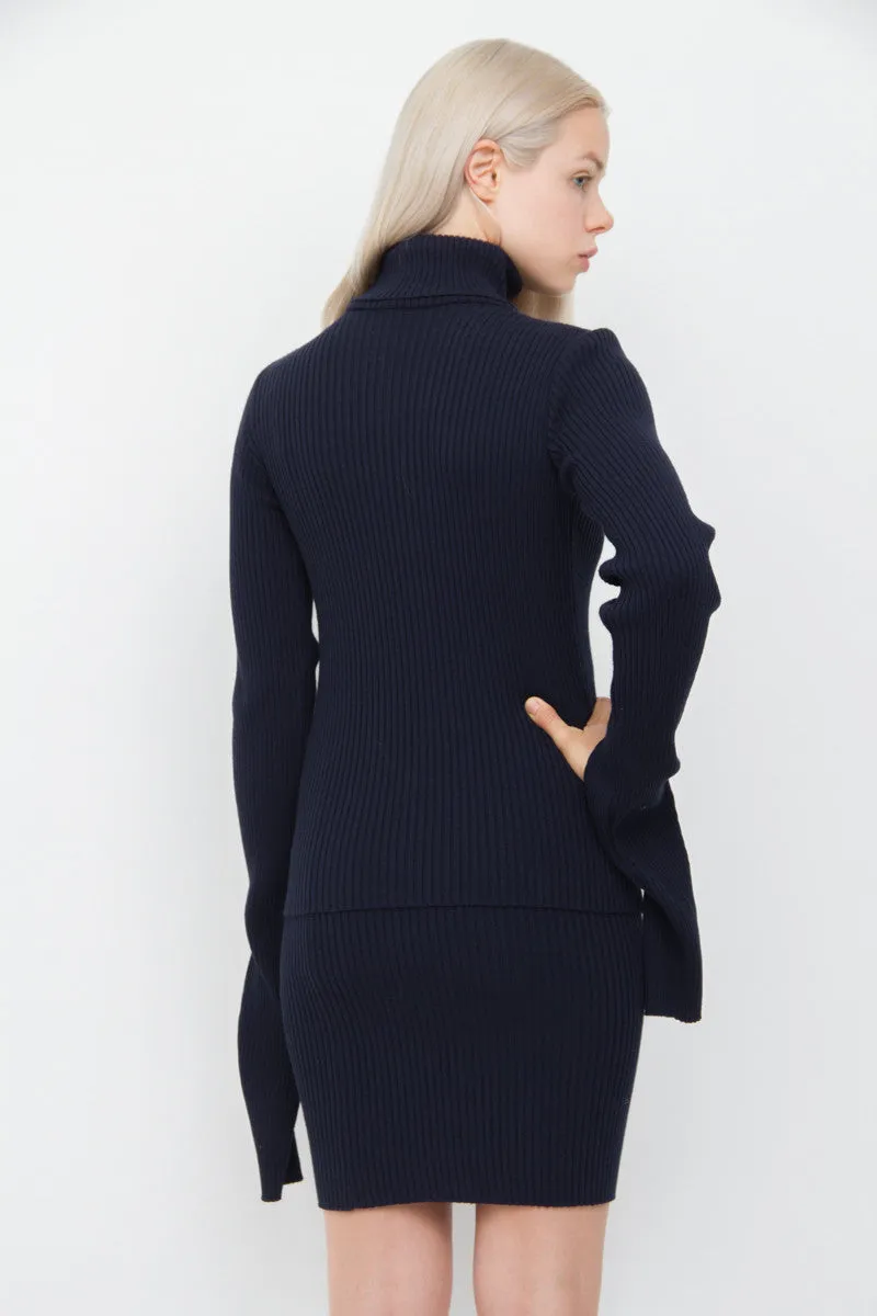 EXAGERRATED SLEEVE SWEATER TOP