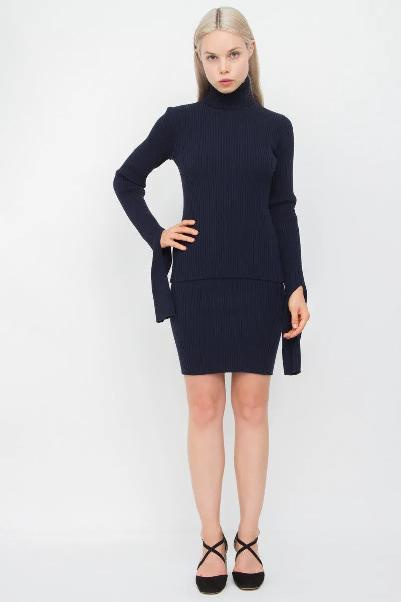 EXAGERRATED SLEEVE SWEATER TOP