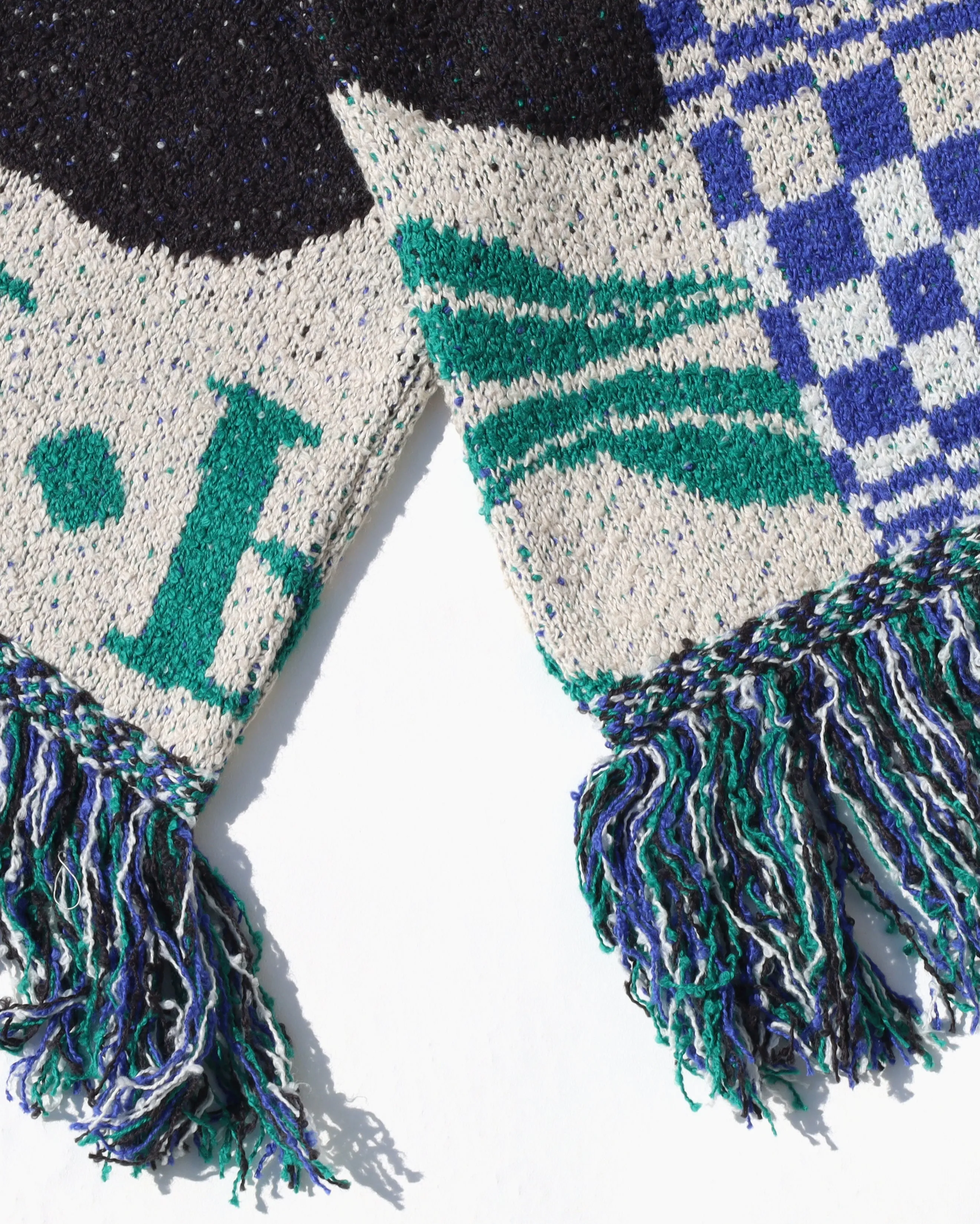 Intarsia-knit muffler